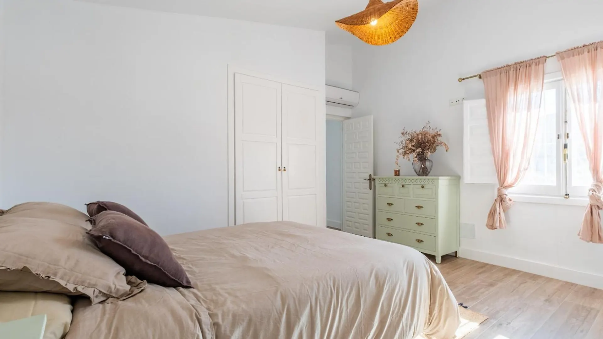 Villa Cayetana - Spacious 4-Bedroom Villa With Private Pool Terrace & Bbq Malaga 0*,  Spain