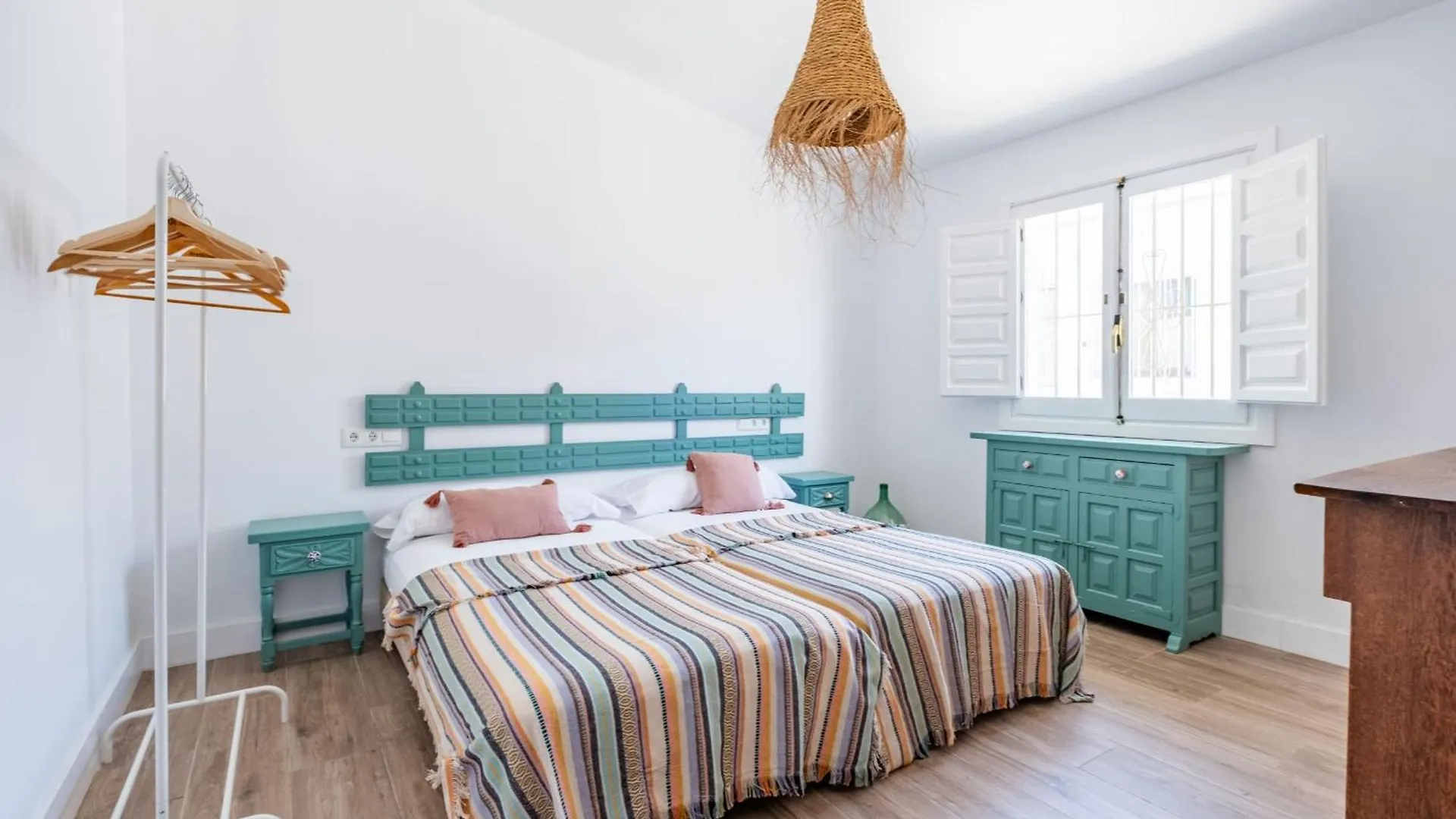 Villa Cayetana - Spacious 4-Bedroom Villa With Private Pool Terrace & Bbq Malaga 0*,